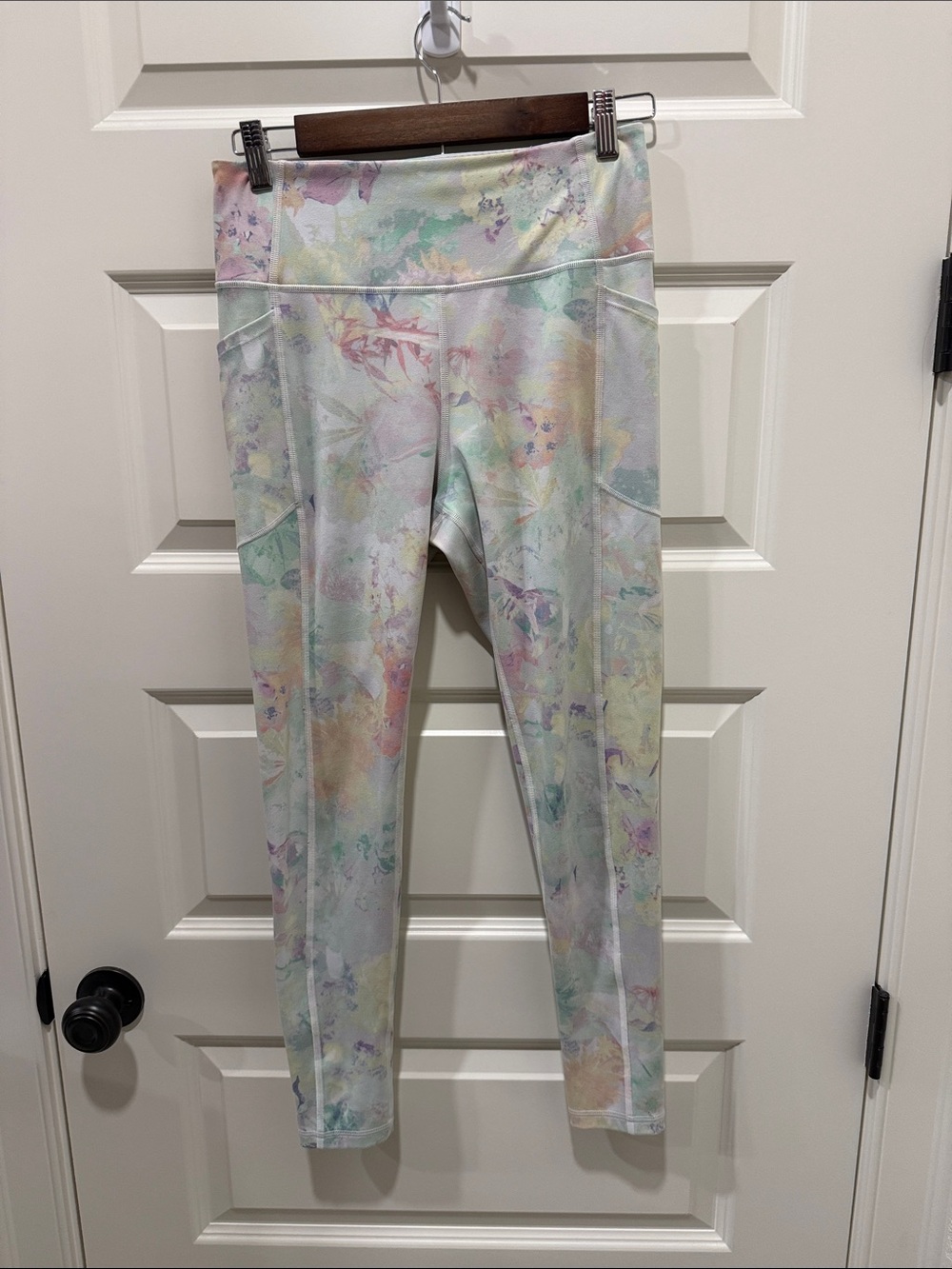 Victoria’s Secret Floral Leggings - Midweight Performance Bottoms